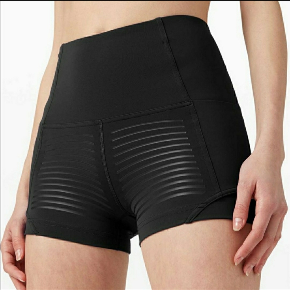 LULULEMON Rogue Renegade High Rise 2.5 Shorts